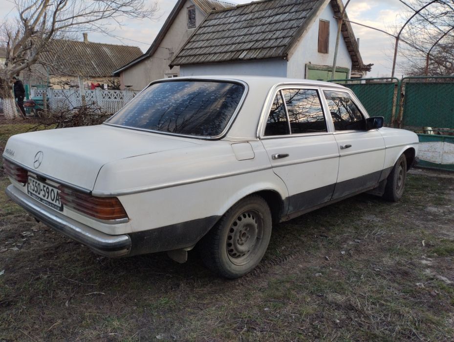 Мерседес 123 2.4 дизель