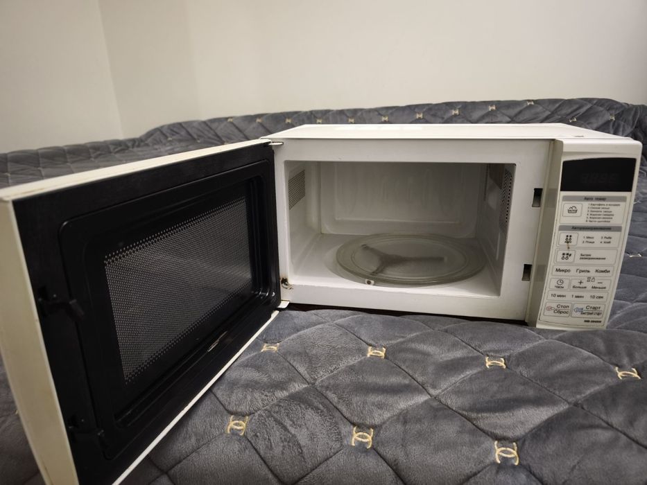 Мікрохвильова піч LG MS-1949W