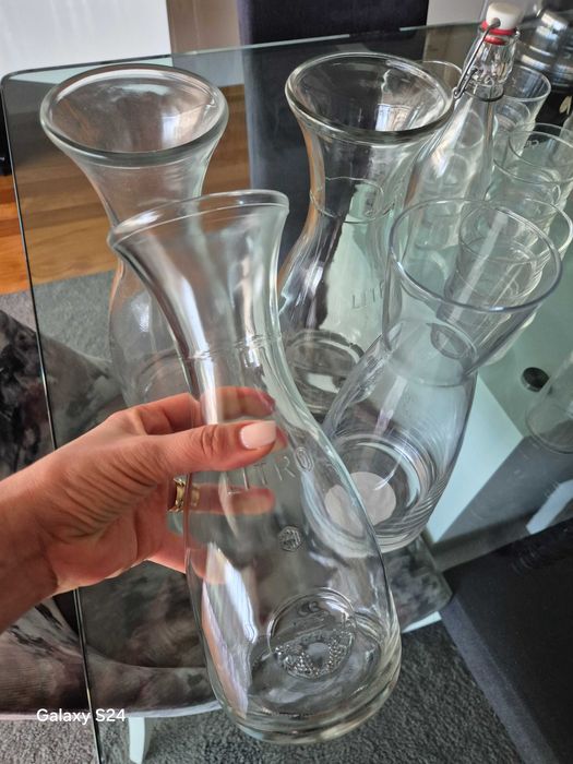 Garrafas para agua e jarro