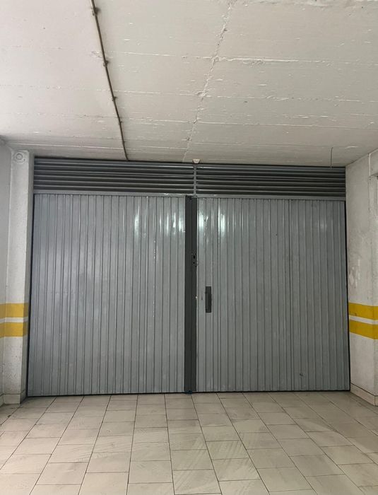 Garagem 40m2 2 carros e moto