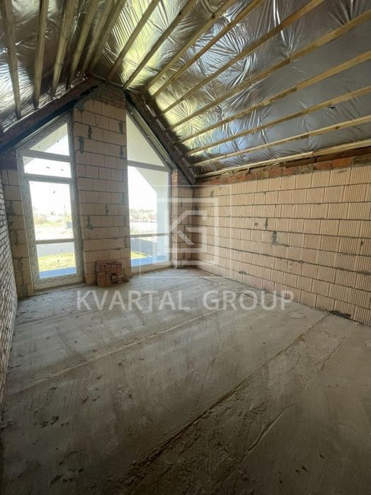 Дуплекс з великою ділянкою в центрі Дмитрівки. Сучасний дизайн