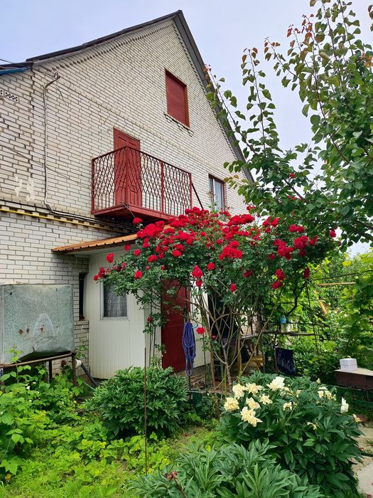 Продам частину будинку зі зручностями