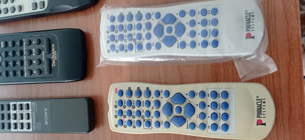Vendo comandos para TV, som e sistemas Pinnacle