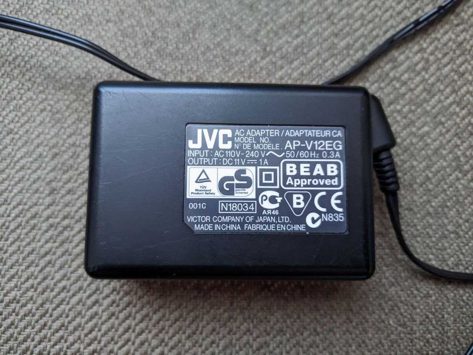 Оригинальный блок питания JVC AP-V12EG (11V) для видеокамер