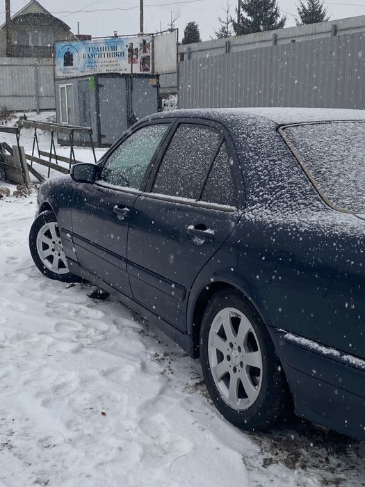 Продам мерседес 210 2000 год