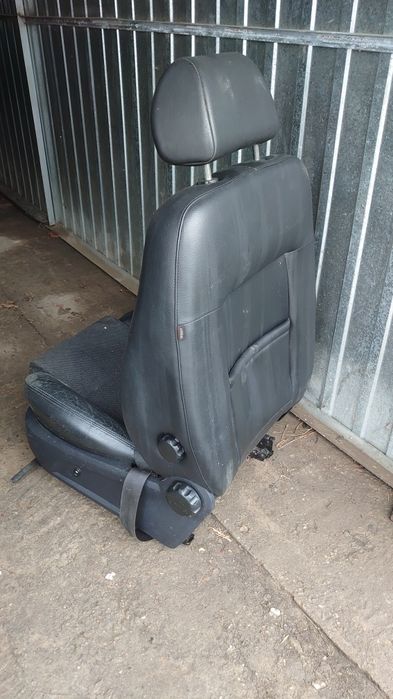 Fotel kierowcy Mondeo mk3 półskóra alkantara