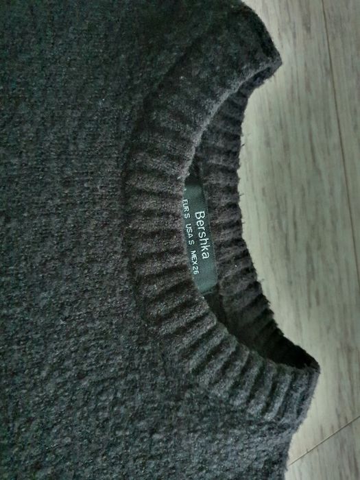 Ciemnoszary sweter