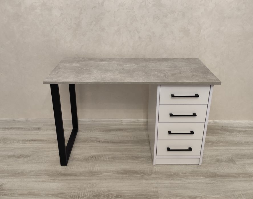 Стіл манікюрний, подіуми, меблі для салонів