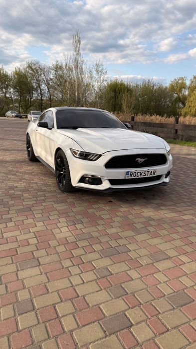 Продам машину Mustang