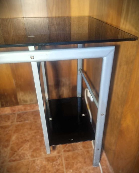 Secretária inox com tampo vidro temperado preto