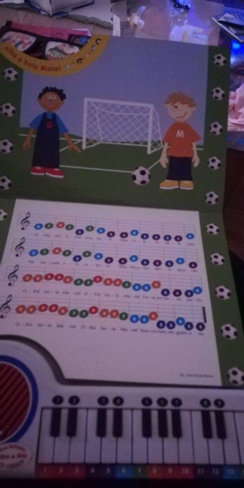 Livro de actividades. Tocar piano (turma J)