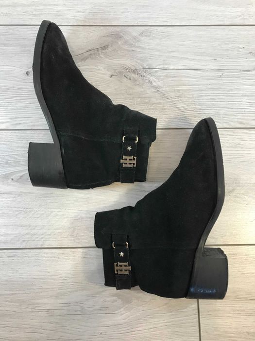 Skórzane botki Tommy Hilfiger Monogram Block-Heel rozm. 38