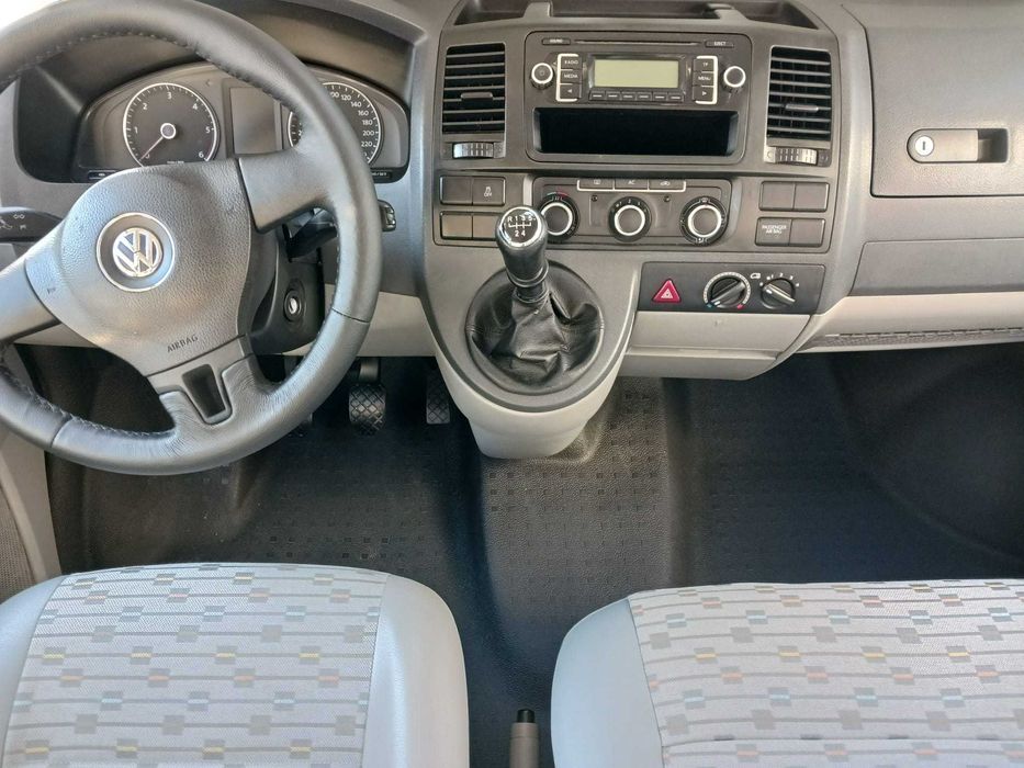 VW Transporter T5 de 9 Lugares · Nacional - poucos kms