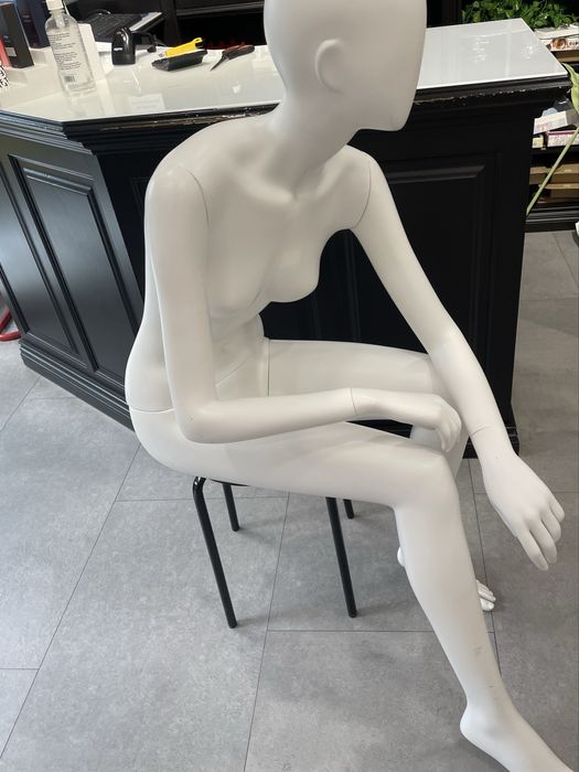 Manequim semi- novo , vendo manequim sentado  desmontavel
