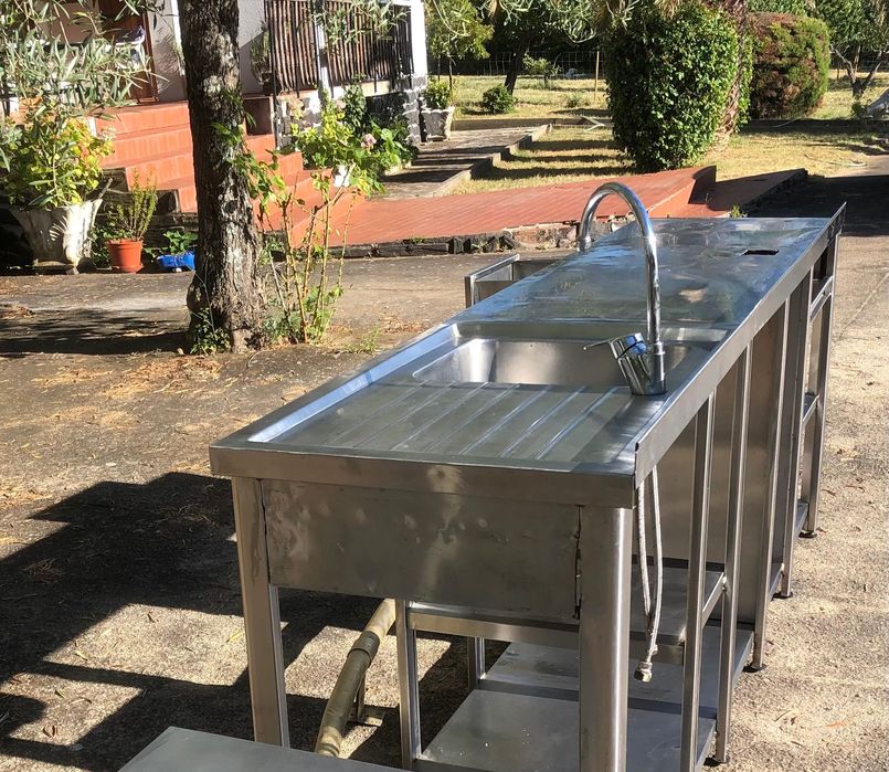 Bancada Inox Profissional com Lava-Loiça e Arrumação