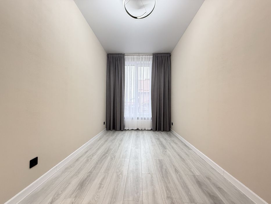 Таунхаус з новим дизайнерським ремонтом — заїжджай та живи