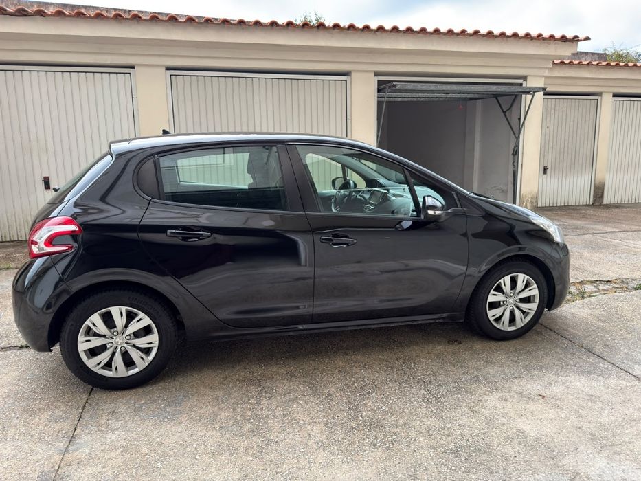 Peugeot 208 1.4 HDi 68 hp | Highly Fuel-Efficient