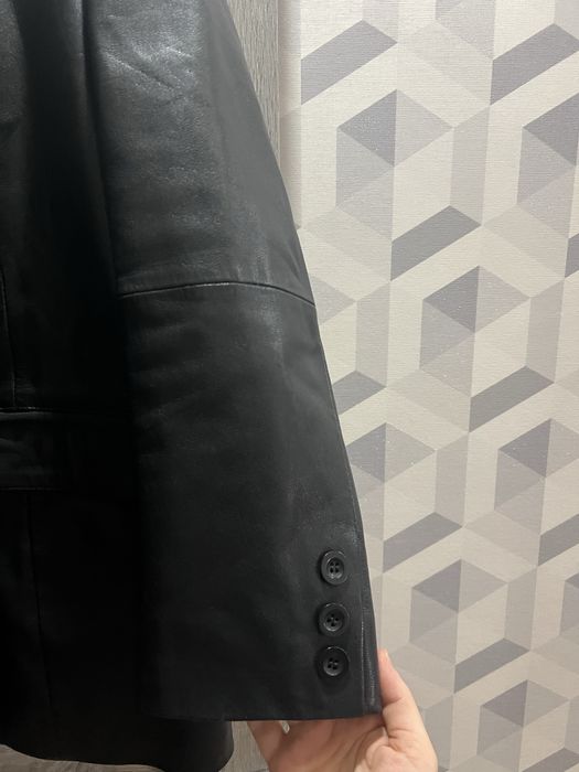 Шкіряний піджак чорного кольору