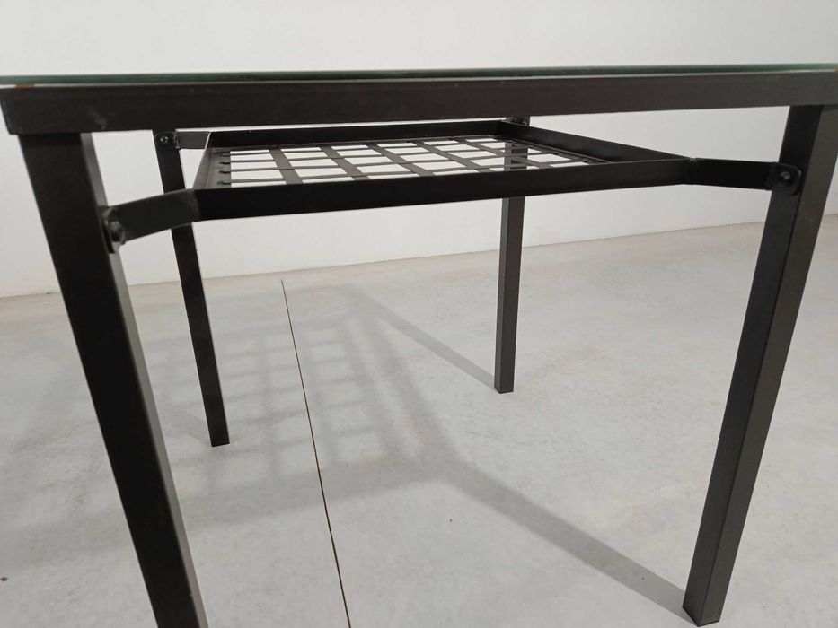 Mesa Quadrada com Tampo de Vidro + 2 Cadeiras em Metal e Verga - Excelente Estado