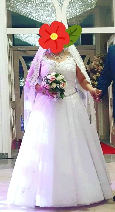 Suknia ślubna 44-48 Oraz Welon