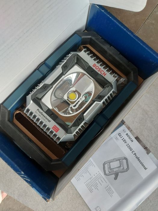 Продам фонарь строительный бош Bosch gli 18v 2200c