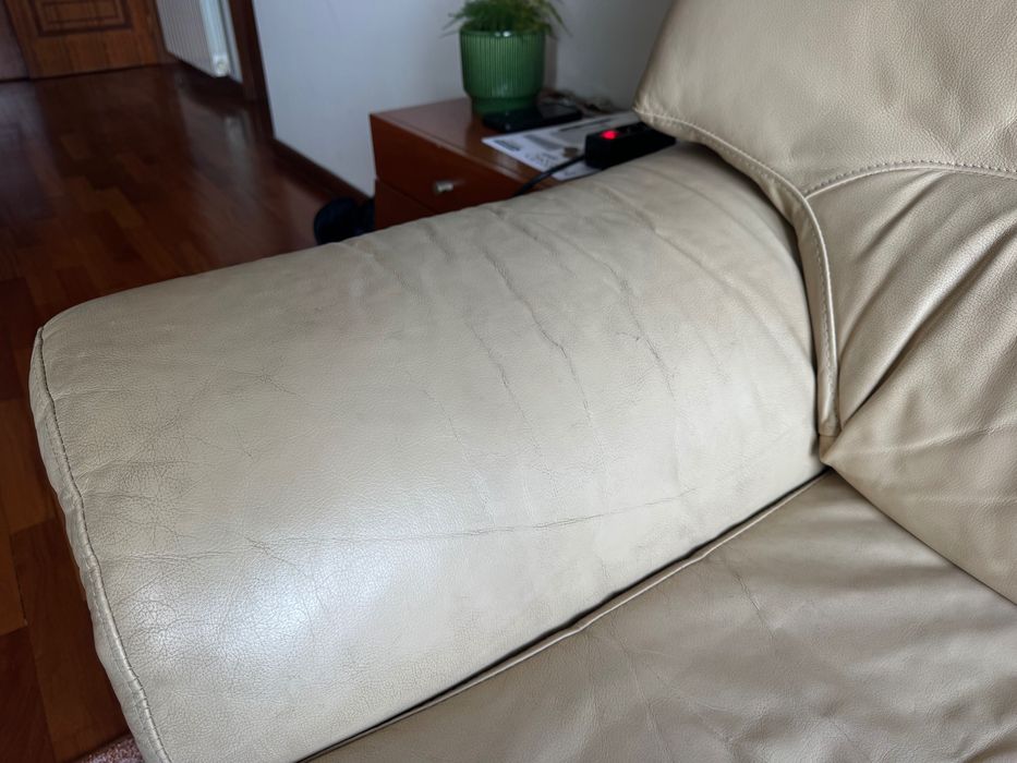 2 sofás em pele bege - excelente estado e muito confortáveis