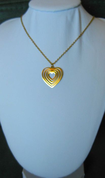 Colar Aço Dourado c/ Coração Triplo NOVO