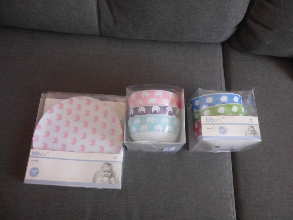 pratos e  tigelas  + talheres  novos para bebé