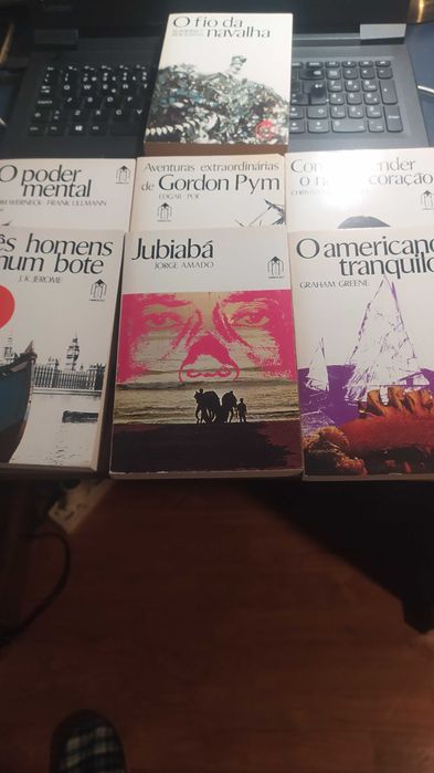 Vários livros da Biblioteca Universal Unibolso