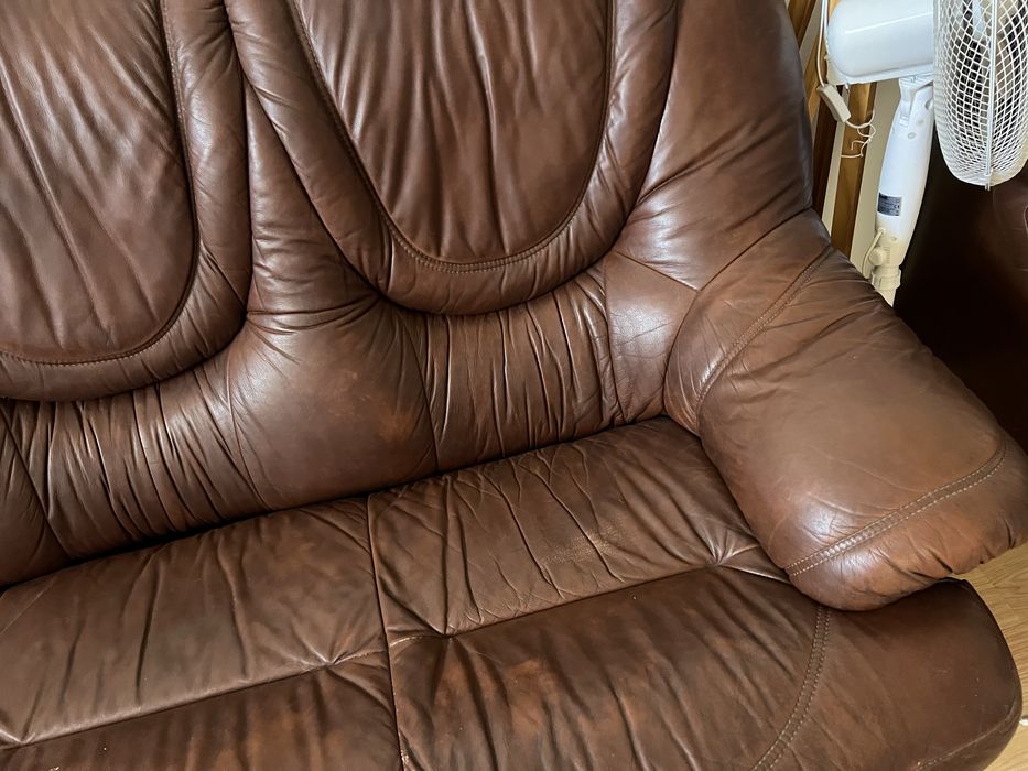 Conjunto de 2 sofas em pele