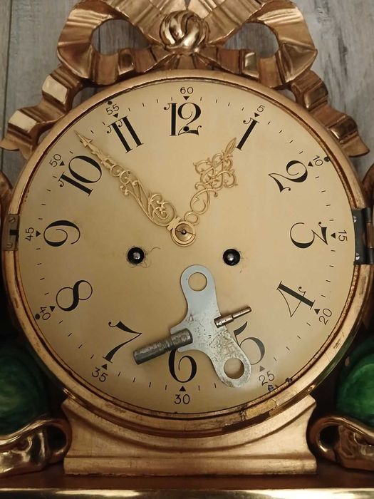 Настінний позолочений годинник , зроблено в Європі,дуже гарний, робочи