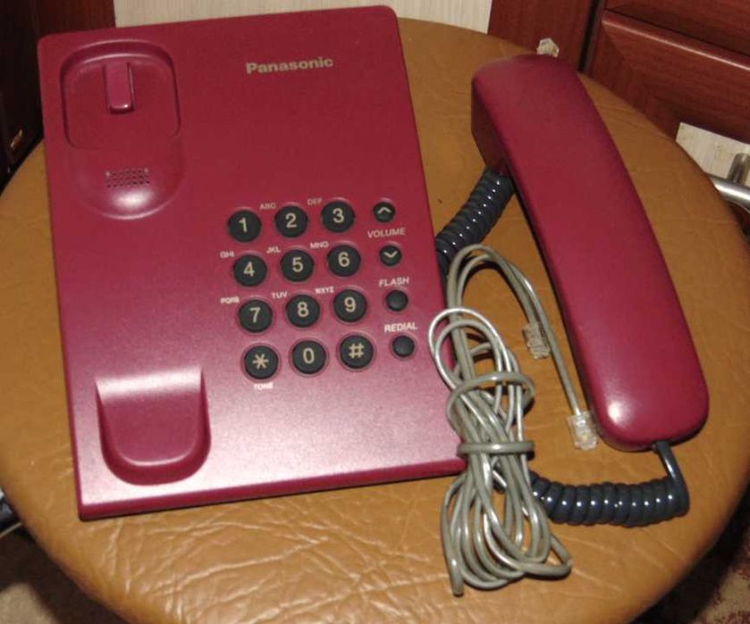 Телефон стационарный Panasonic  модель KX-TS2350UAR