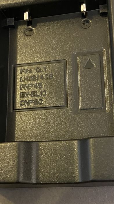 Зарядний пристрій для Olympus, Pentax, Nikon, Casio, Fujifilm