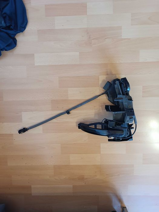 Mechanizm zamka klamki prawych przednich drzwi Ford Focus Mk3