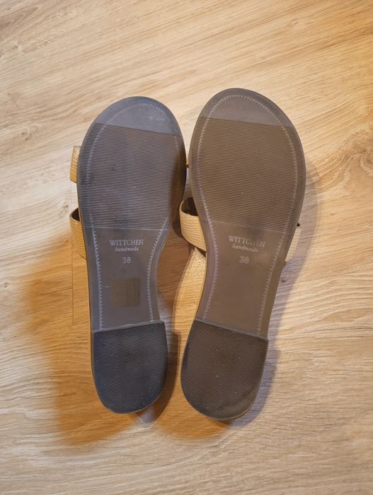 Beżowe klapki Wittchen