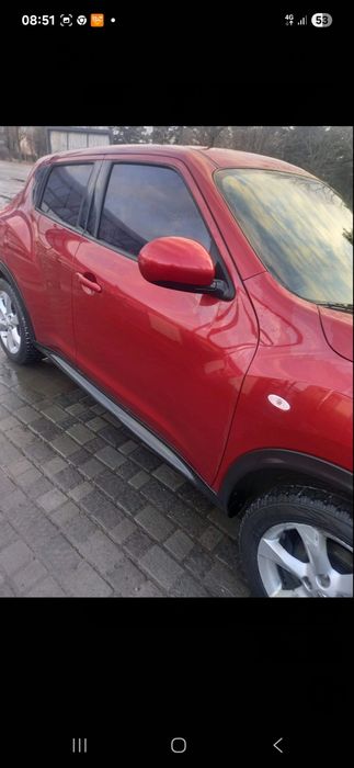 Ниссан  " джук".