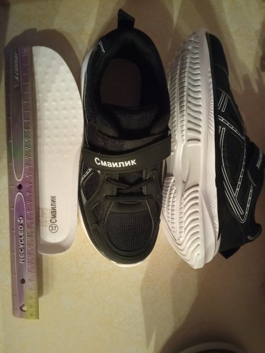 Продам кросівки нові, літні. Розмір 37