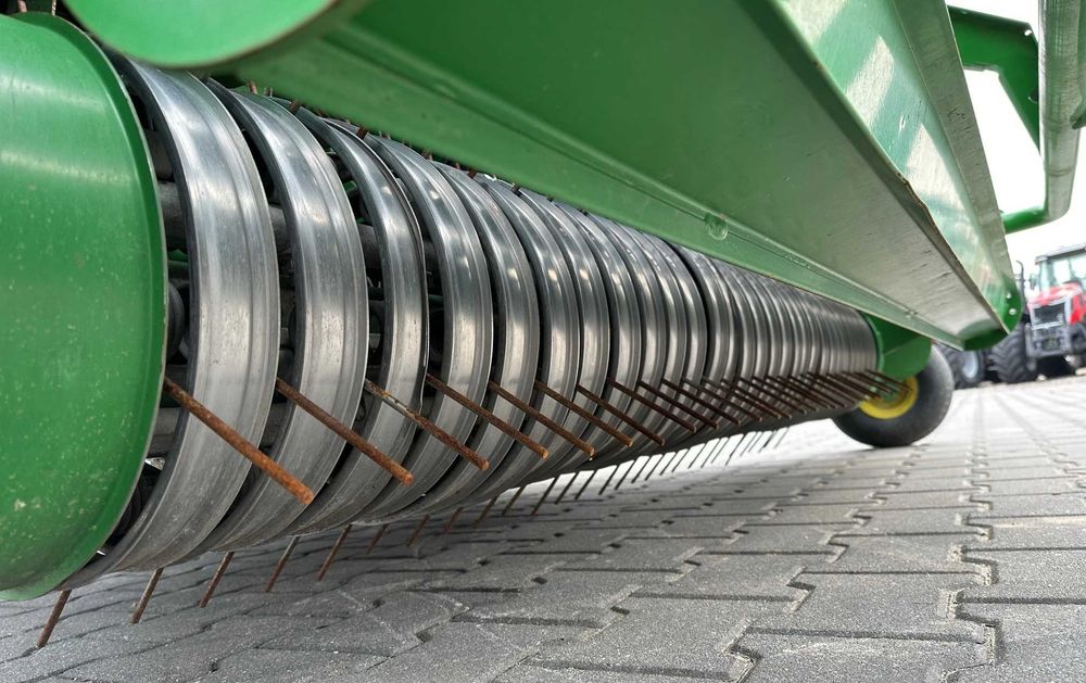 Prasoowijarka John Deere C 440 R (McHale Fusion 2,3 kuhn )