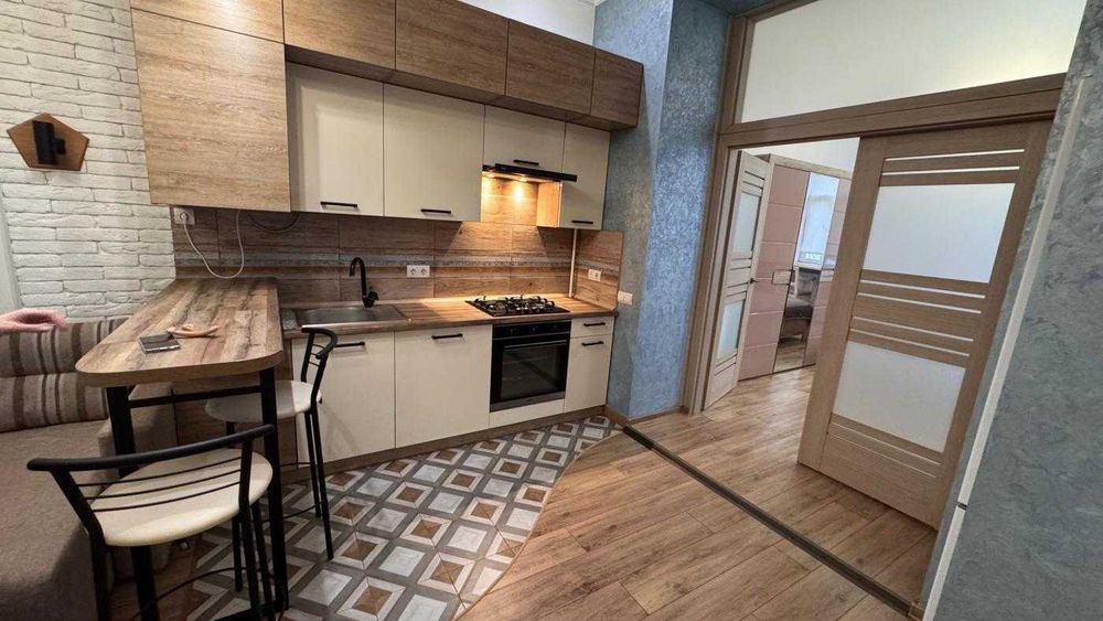 Оренда 1 кім. квартири з паркомісцем у центрі, вул. М.Вовчка, Львів