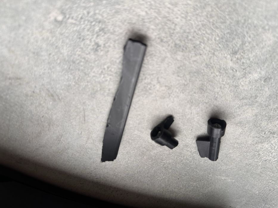 Hantle regulowane  uszkodzone