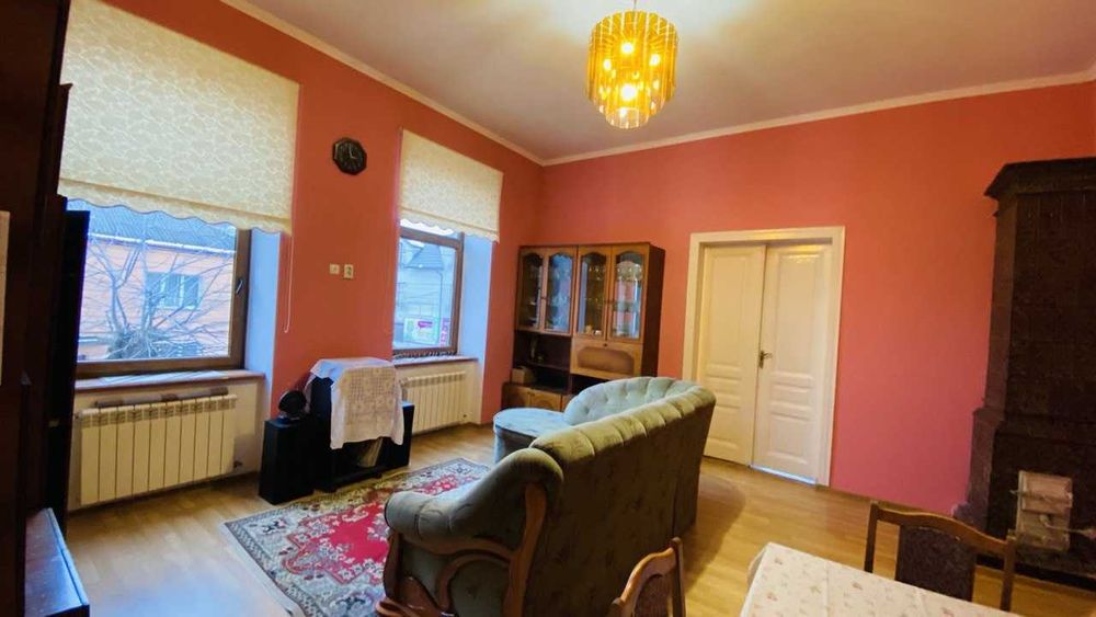 Продаж просторої трикімнатної квартири в центрі м. Самбір