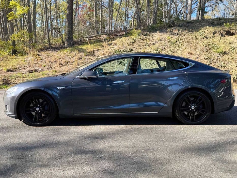 Tesla Model S 70D      2015