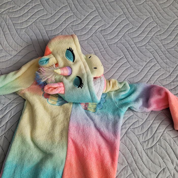 Piżama ,pajacyk jednorożec rozm 122