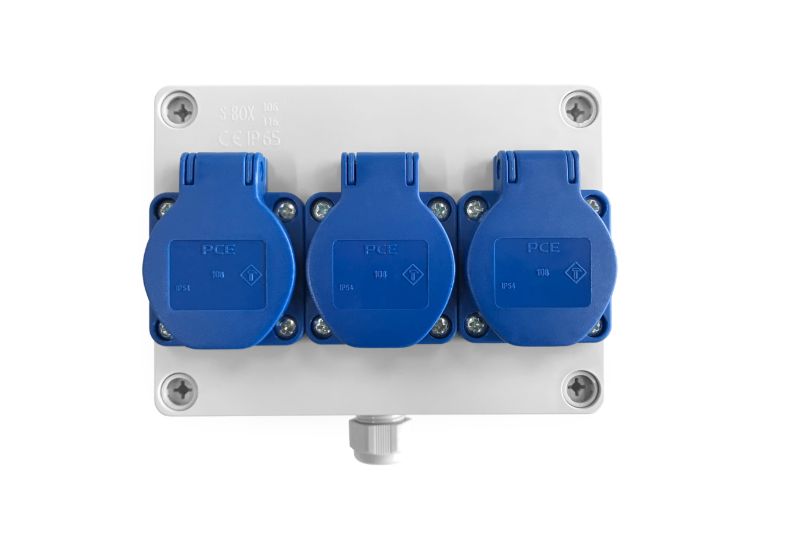 Rozdzielnica elektryczna skrzynka, gniazda 3x16A 230V z uziemieniem