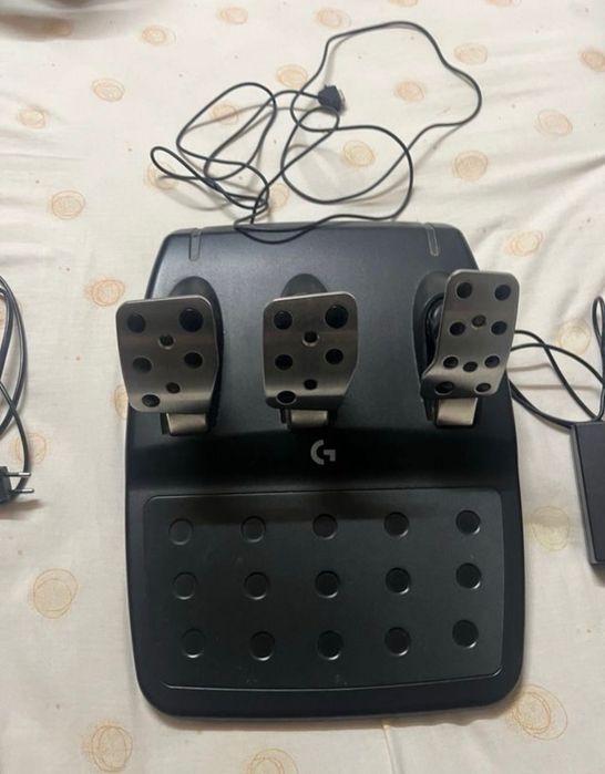 Volante Logitech G923 TRUEFORCE (PS/PC) — Como Novo + Pedais