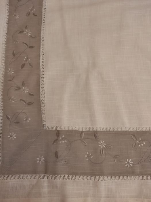 Скатерть льняная с вышивкой и мережевом