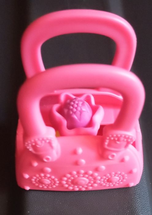 Polly Pocket mala miniatura com anel de flor.