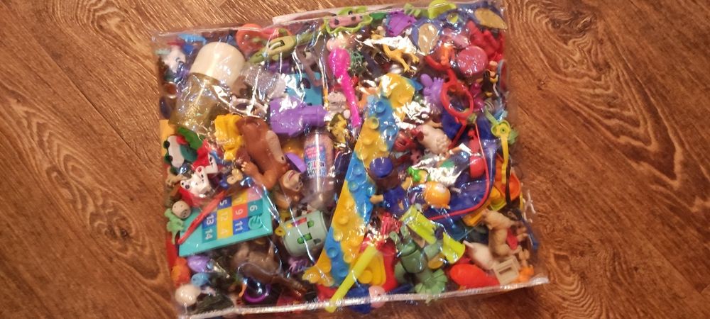 Большой пакет разных мелких игрушек