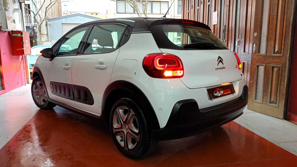 Citroën C3 1.2 PureTech Shine — photo 2
