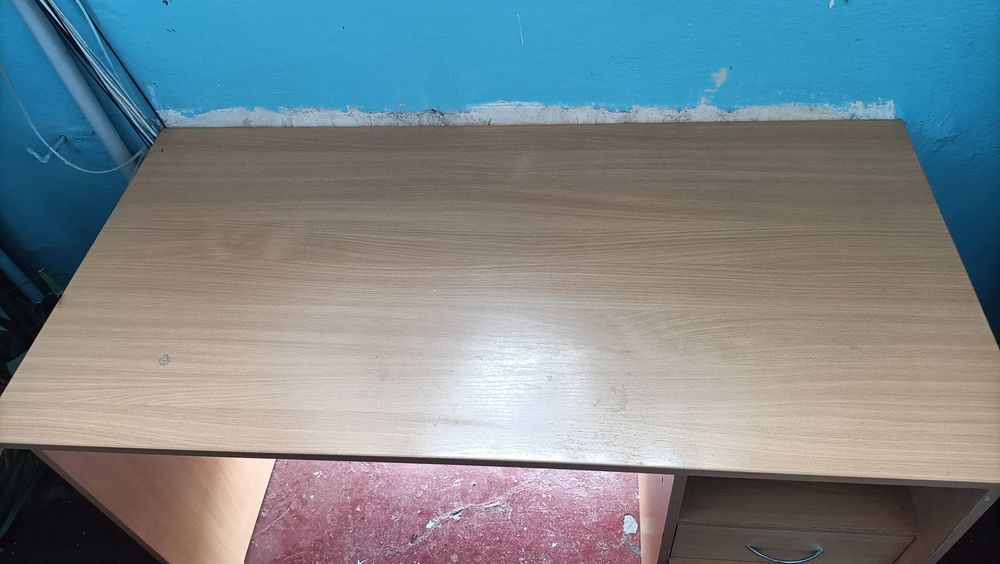 Продам письменный стол б/у.